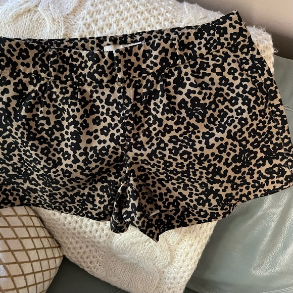 NWOT BANANA REPUBLIC Animal Print DRESS SHORTS 4 - Picture 4 of 9